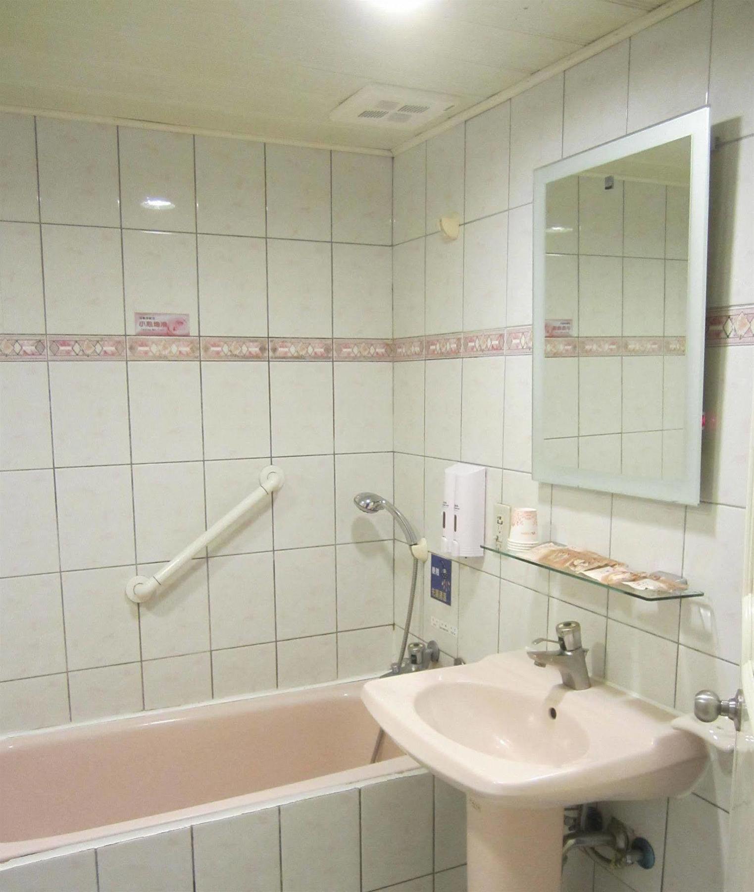 Sin Fu Business Hotel Taichung Exterior foto