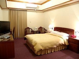 Sin Fu Business Hotel Taichung Exterior foto
